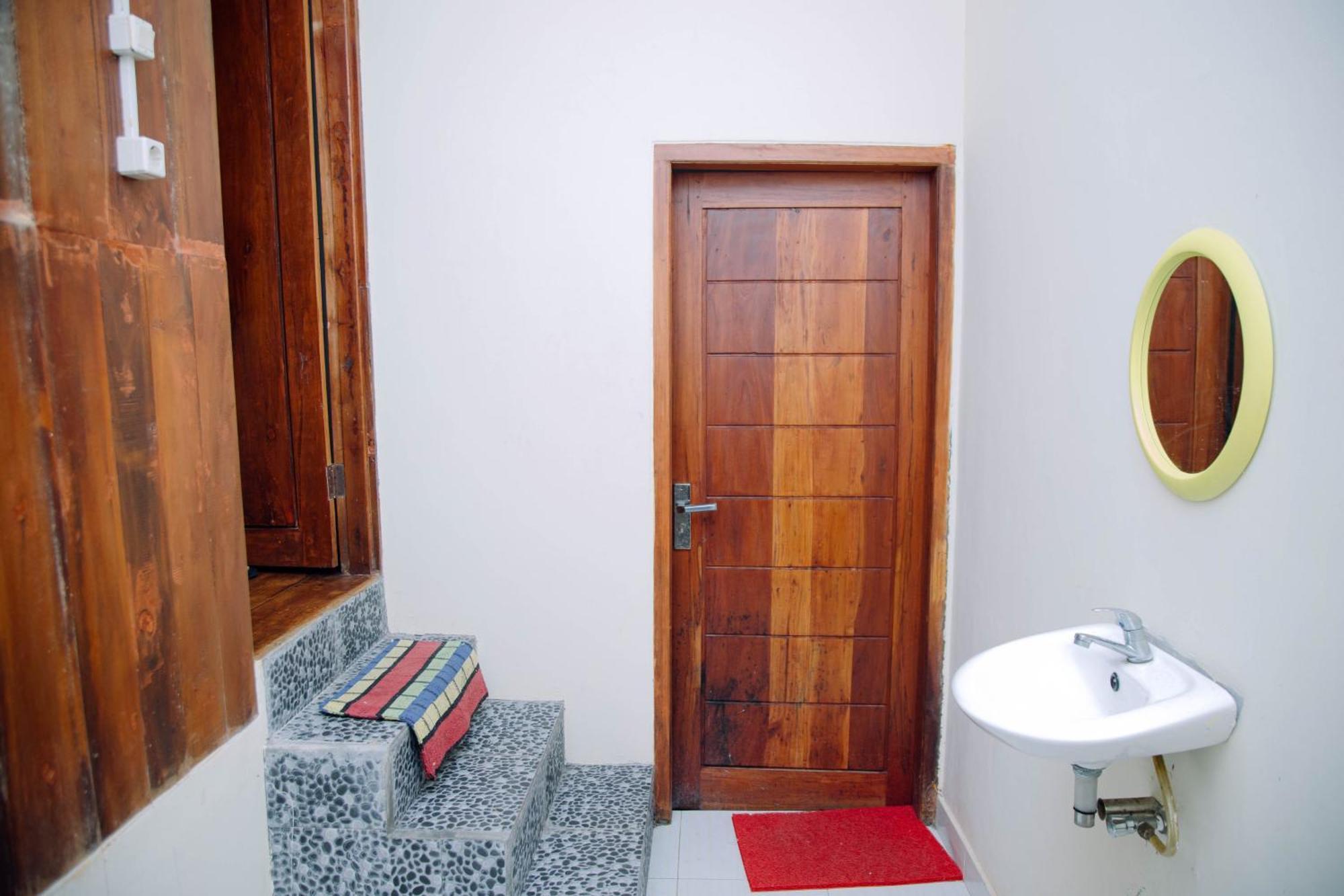 Reddoorz At Villa Bukit Senyum Lombok Kuripan  Bagian luar foto