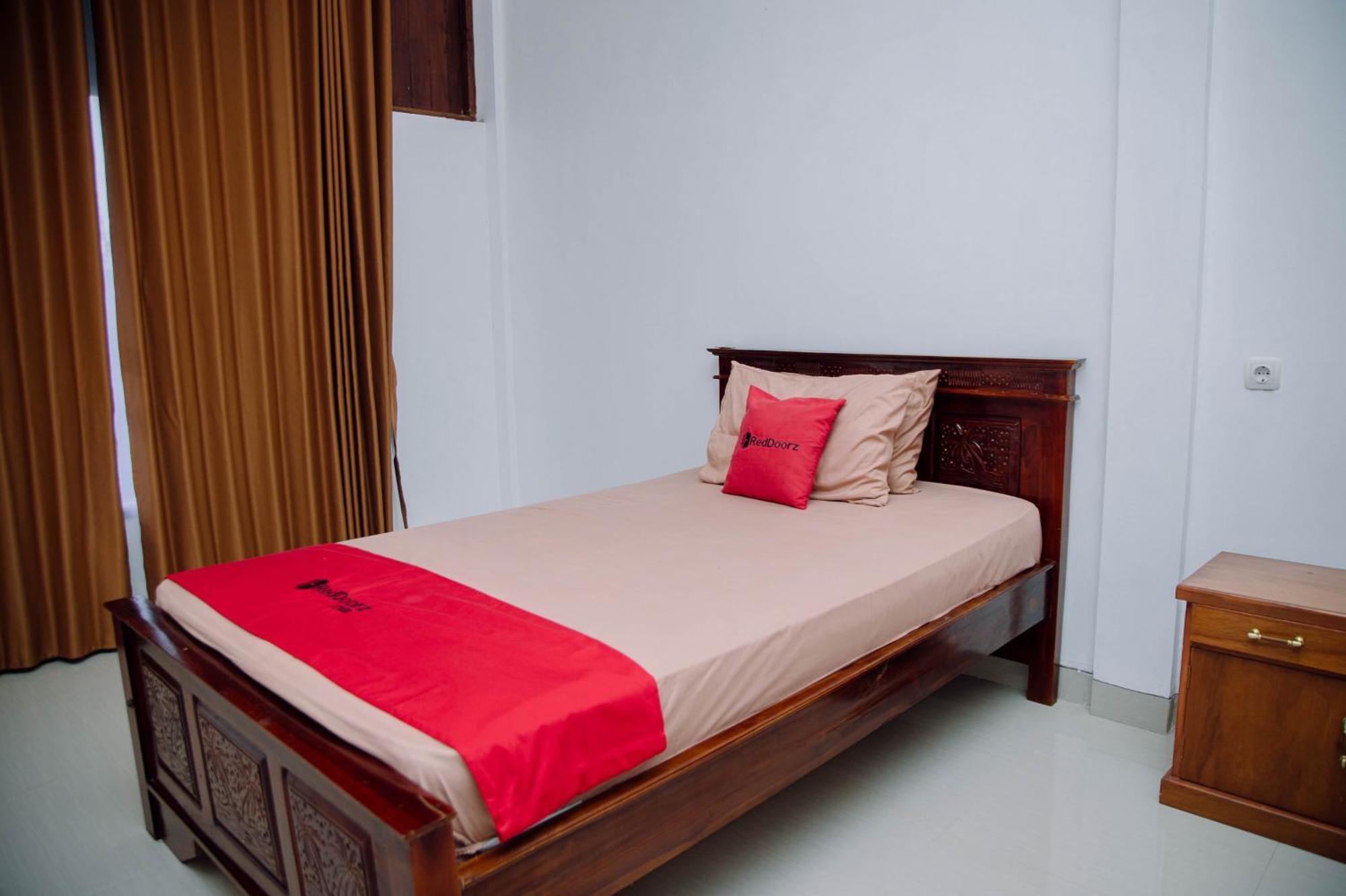 Reddoorz At Villa Bukit Senyum Lombok Kuripan  Bagian luar foto