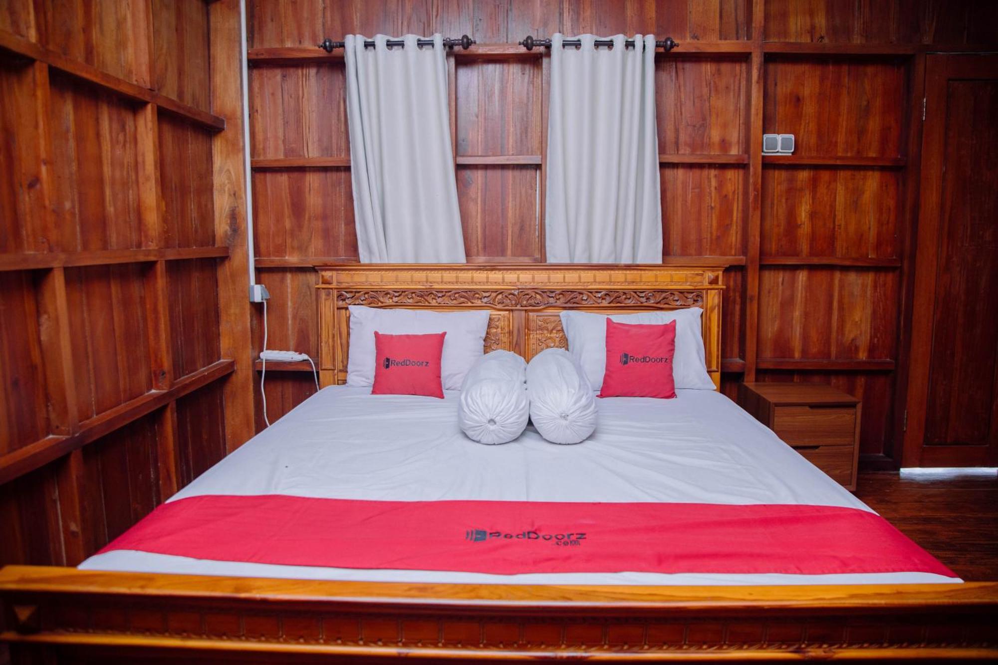 Reddoorz At Villa Bukit Senyum Lombok Kuripan  Bagian luar foto