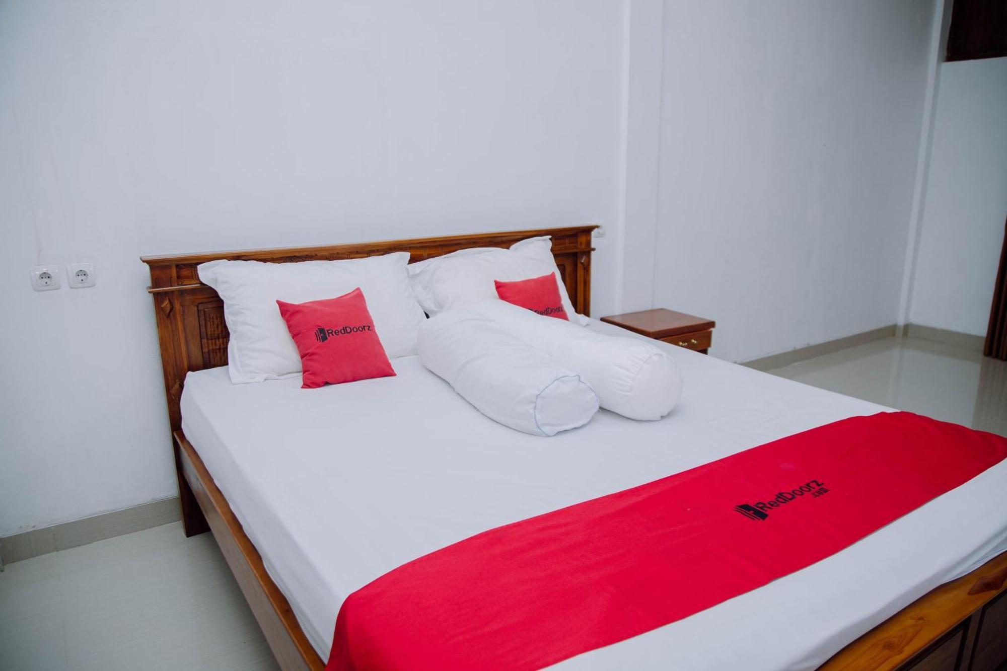 Reddoorz At Villa Bukit Senyum Lombok Kuripan  Bagian luar foto
