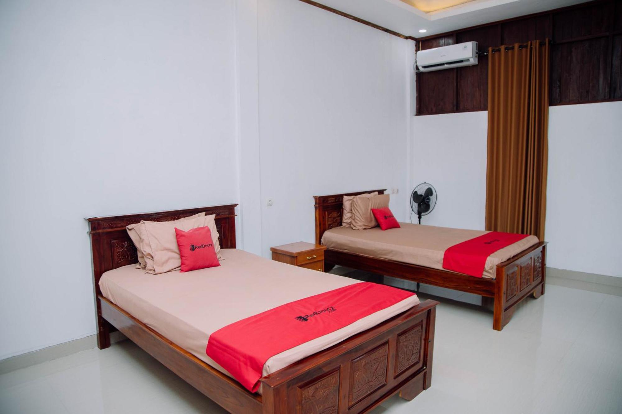 Reddoorz At Villa Bukit Senyum Lombok Kuripan  Bagian luar foto
