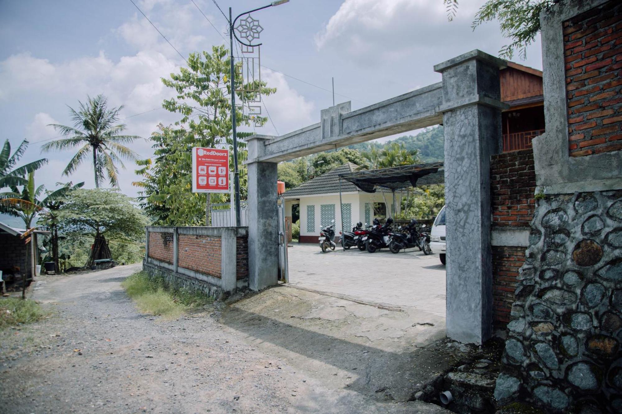 Reddoorz At Villa Bukit Senyum Lombok Kuripan  Bagian luar foto